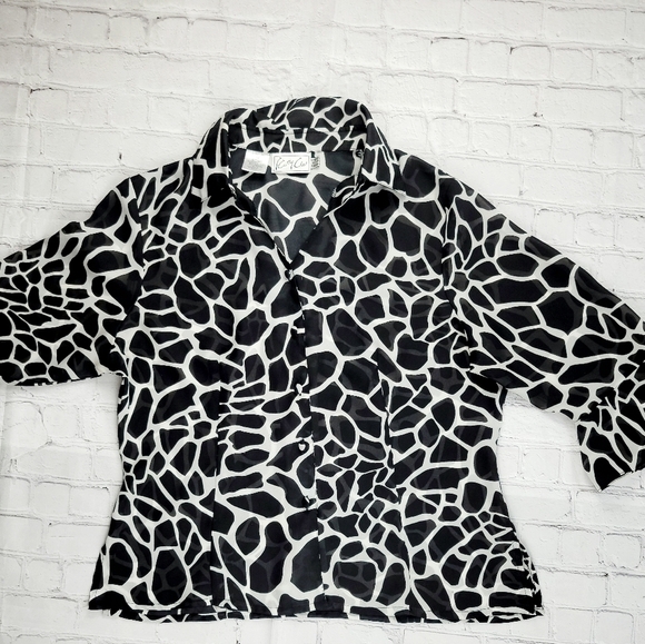 Kathy Che Animal print Button down top - Picture 8 of 12